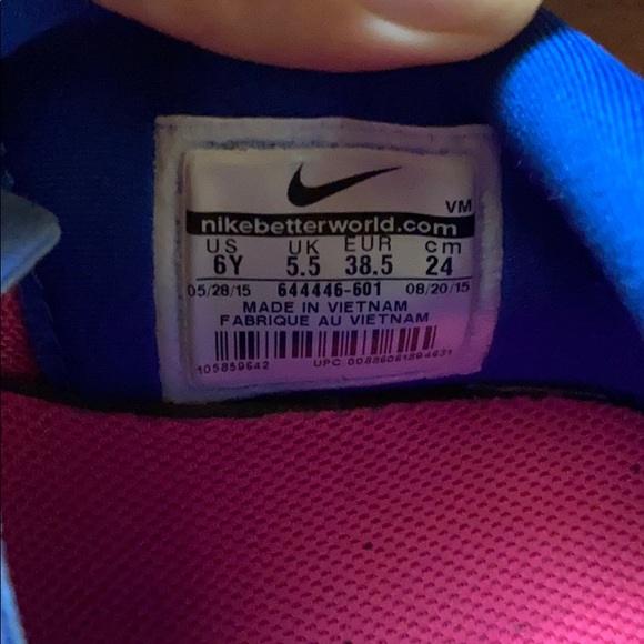 Nike Tennis Shoes - Picture 5 of 5